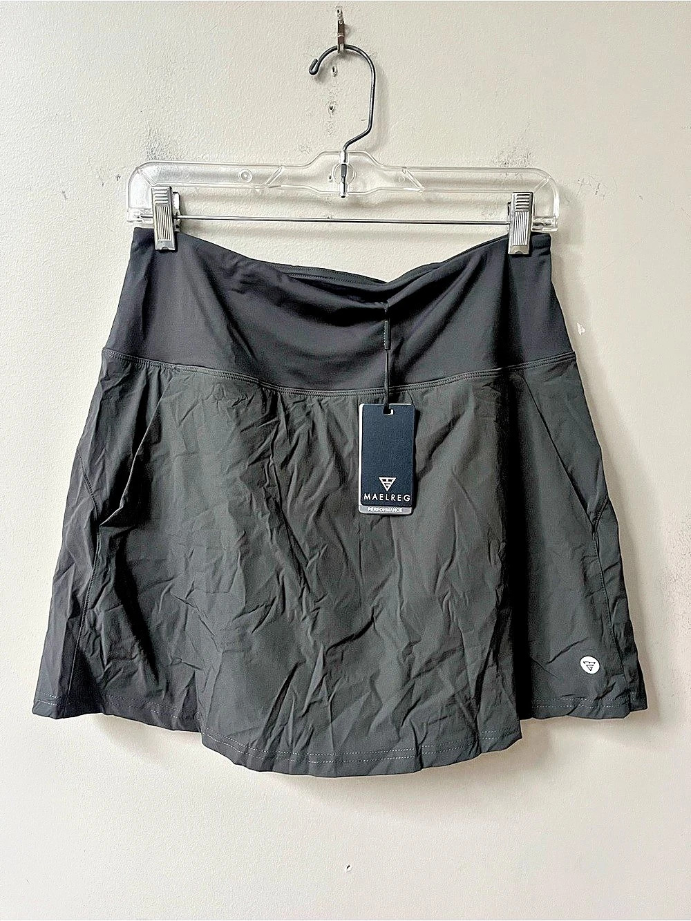 MAELREG Performance Skorts Dark Gray Athletic Skort Medium NWT Golf Tennis